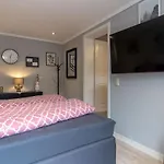 Am Schlosspark Apartman *