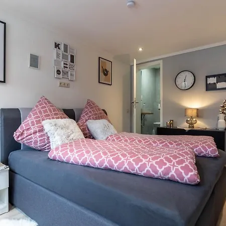 Am Schlosspark Apartament *