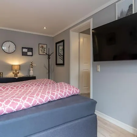 Am Schlosspark Apartament *